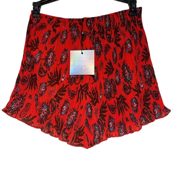 NWT MISS-GUIDED Red Paisley Flowy Chiffon High-Waisted Zip Shorts Light Breezy 2 - Picture 6 of 16